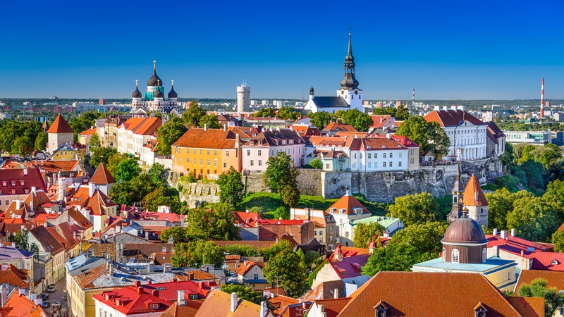 Una vista icónica de Tallin, Estonia  