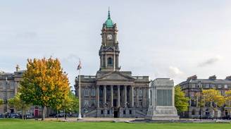 Una vista icónica de Liverpool Birkenhead, Reino Unido