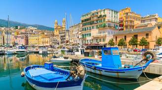 Una vista icónica de Bastia (Córcega), Francia