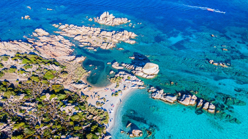 Una vista icónica de La Maddalena, Italia  