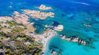 Una vista icónica de La Maddalena, Italia