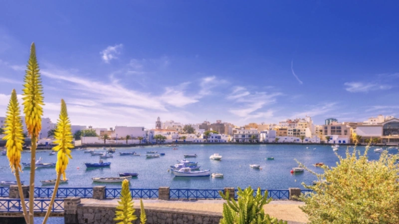 Eine ikonische Aussicht von Arrecife, Spanien